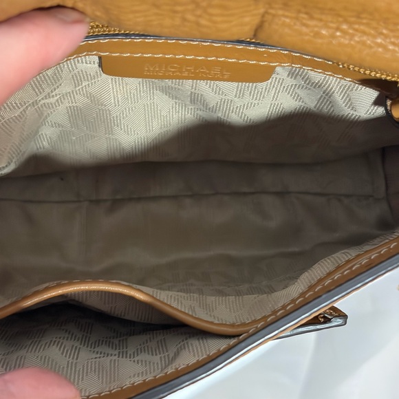 MICHAEL KORS Tan Pebbled Leather Crossbody Bag - Picture 6 of 8